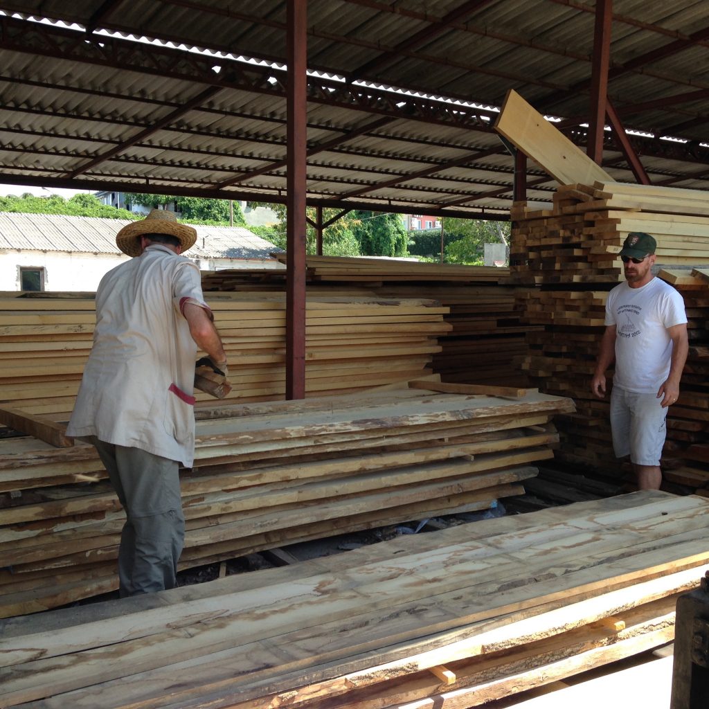 2-picking-out-lumber